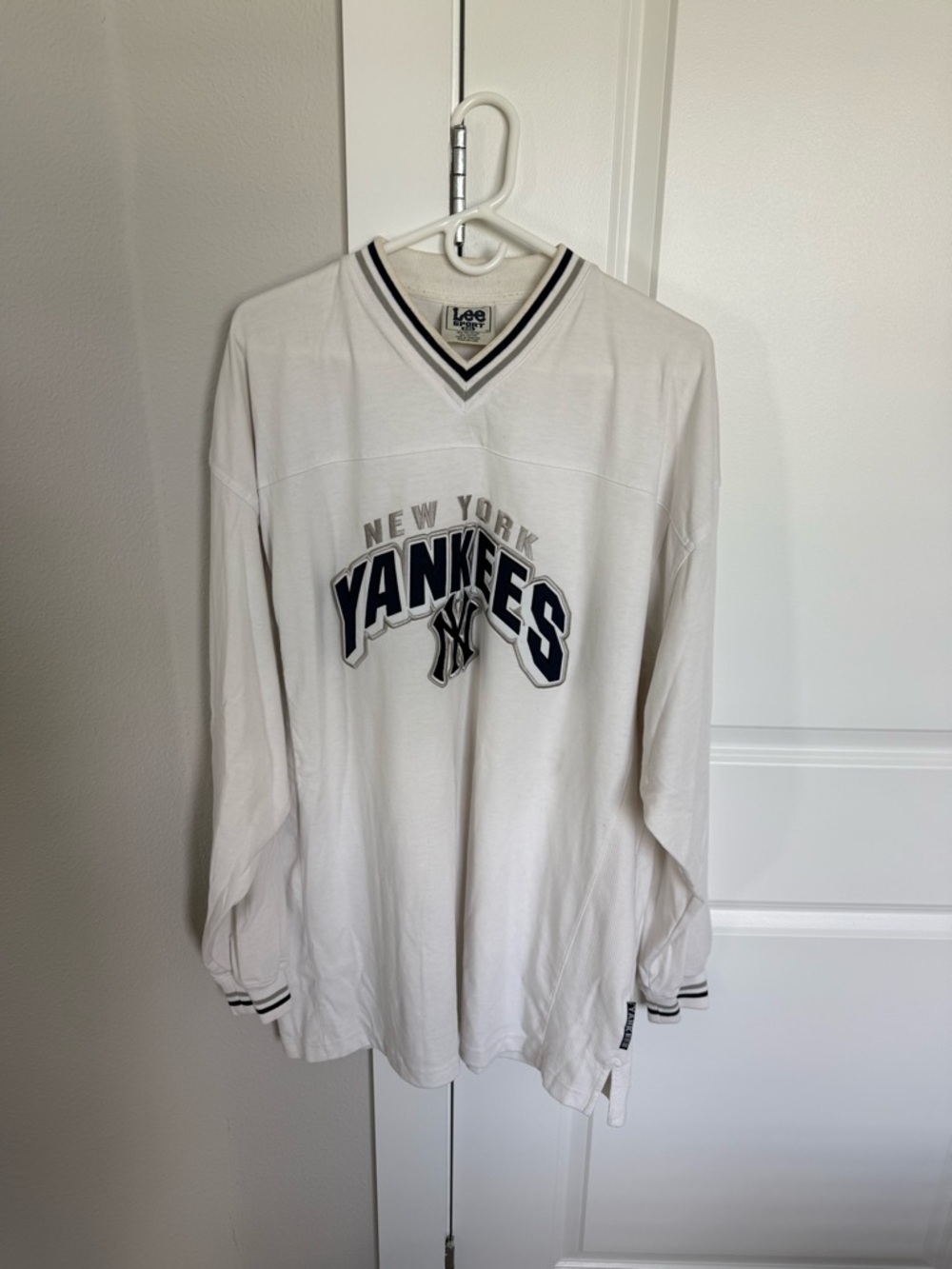 Lee White V-Neck Yankees Pullover Sweater